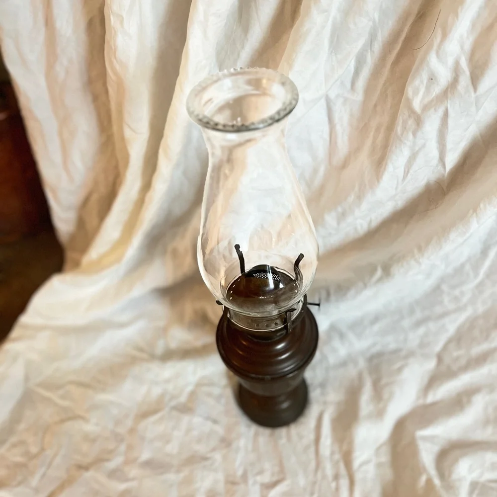 Vintage Decorative Oil Lamp /beautiful condition - Picture 7 of 10